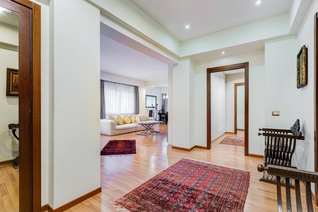 Exclusive Apartment In Eur Lake ローマ エクステリア 写真