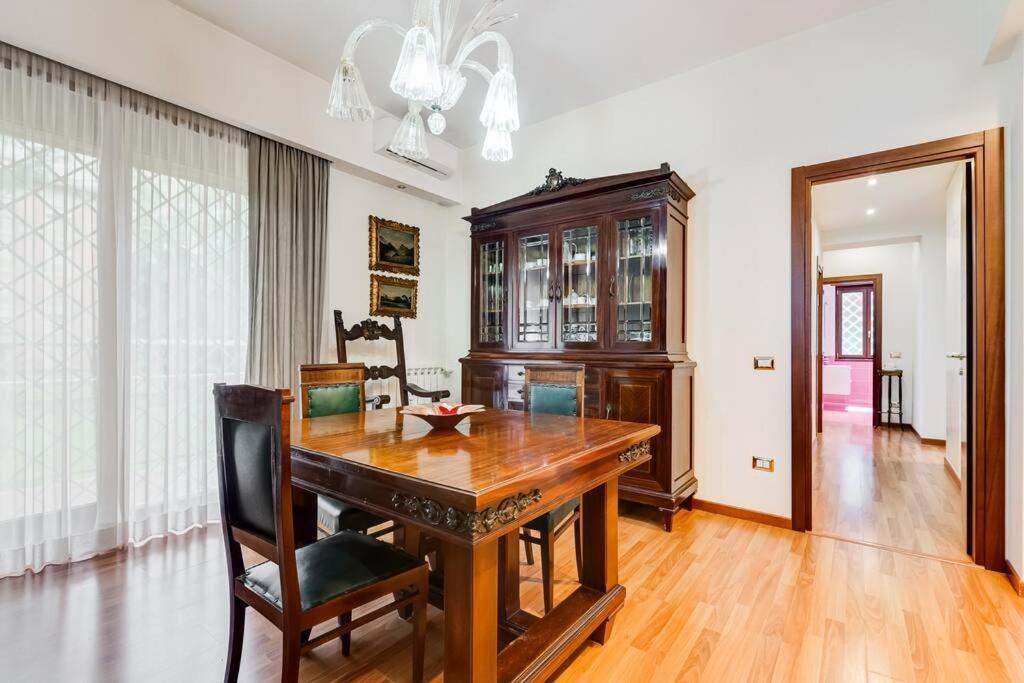 Exclusive Apartment In Eur Lake ローマ エクステリア 写真