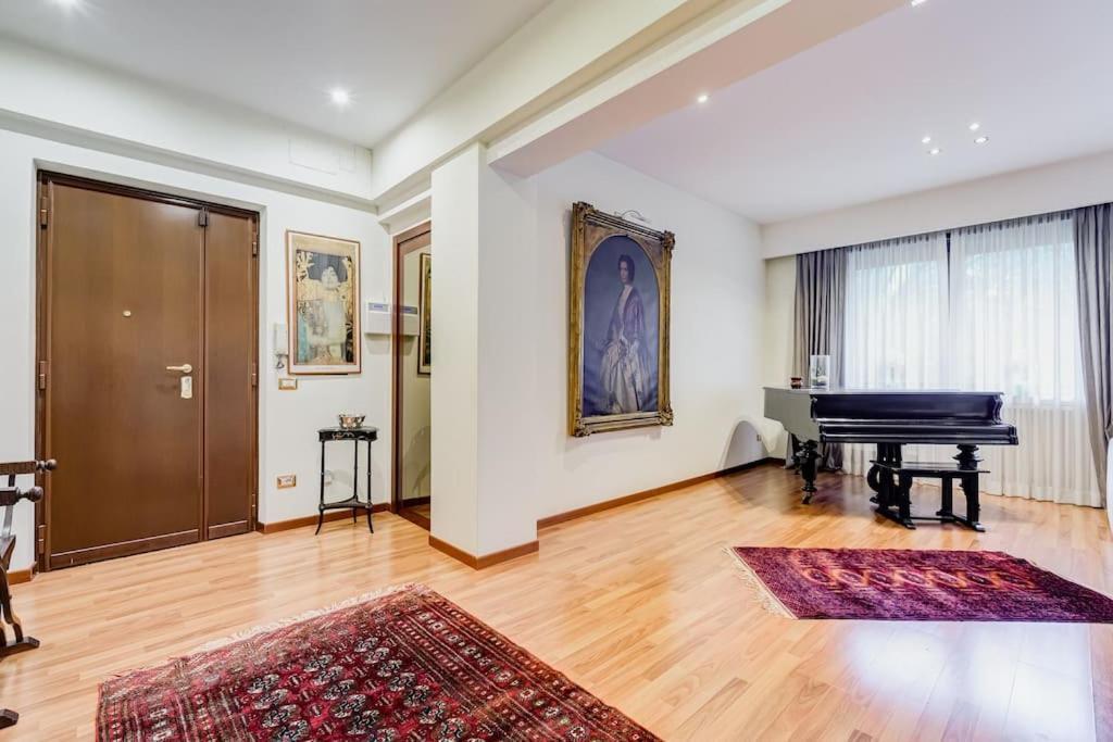 Exclusive Apartment In Eur Lake ローマ エクステリア 写真