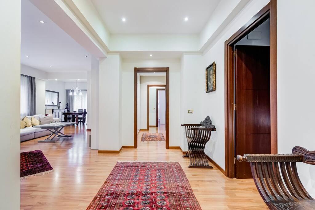 Exclusive Apartment In Eur Lake ローマ エクステリア 写真