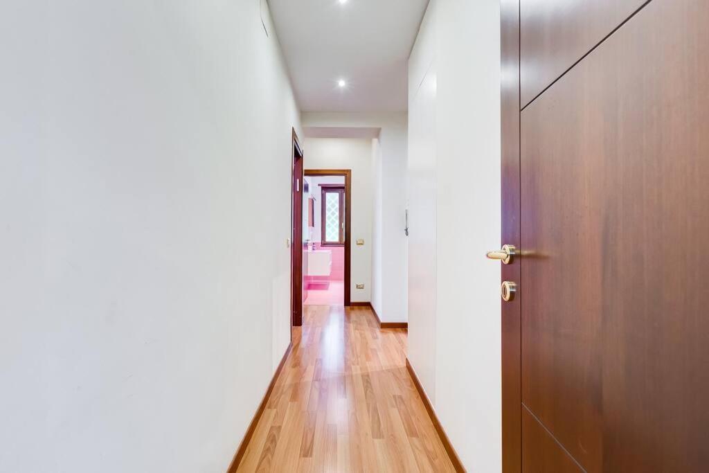 Exclusive Apartment In Eur Lake ローマ エクステリア 写真