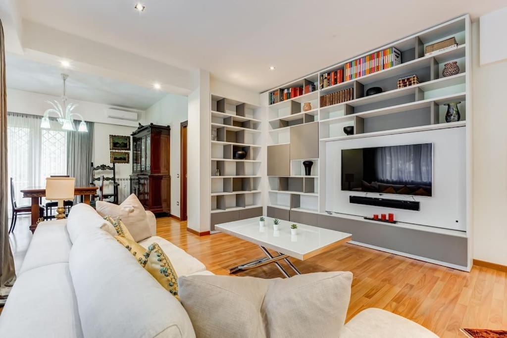 Exclusive Apartment In Eur Lake ローマ エクステリア 写真