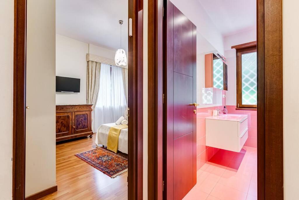 Exclusive Apartment In Eur Lake ローマ エクステリア 写真
