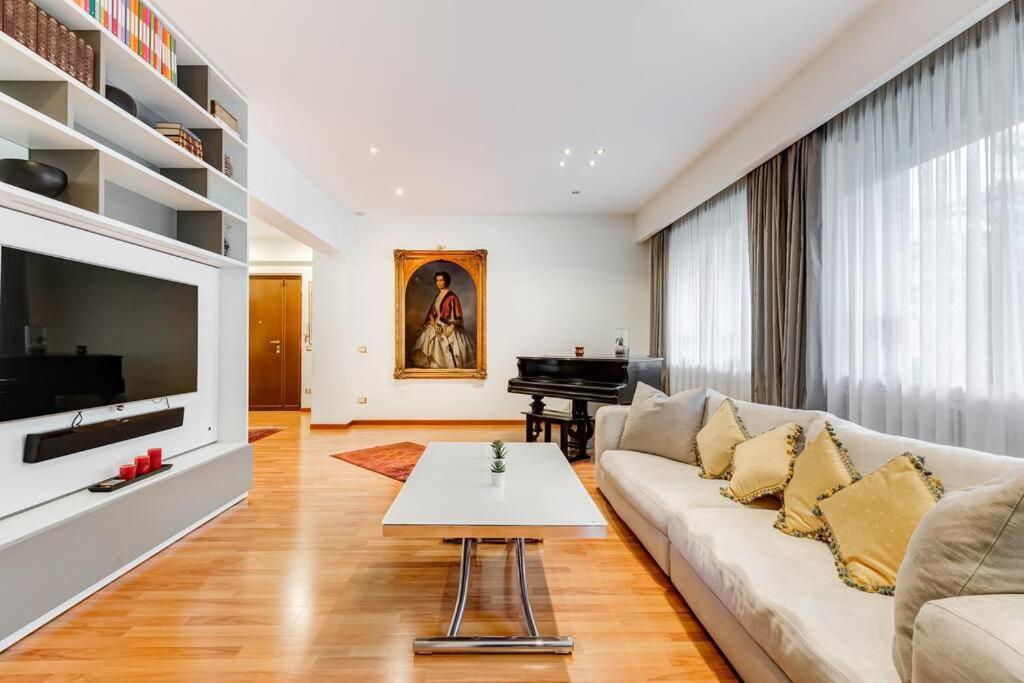 Exclusive Apartment In Eur Lake ローマ エクステリア 写真
